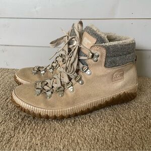 Sorel Out N About Beige Suede Women’s Lace-Up Ankle Boots 8 Waterproof Faux Fur